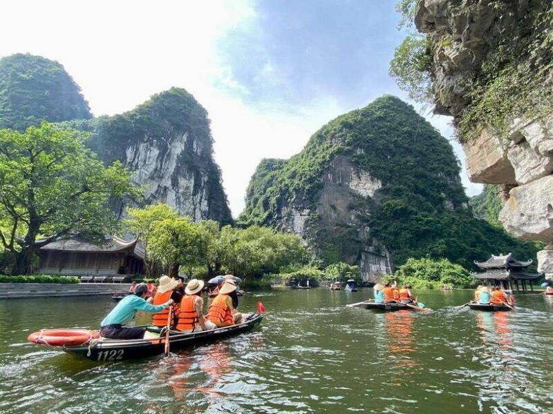 from-hanoi-1-day-tour-ninh-binh-hoa-lu-trang-an-hang-mua
