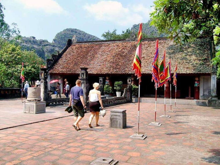 from-hanoi-1-day-tour-ninh-binh-hoa-lu-trang-an-hang-mua