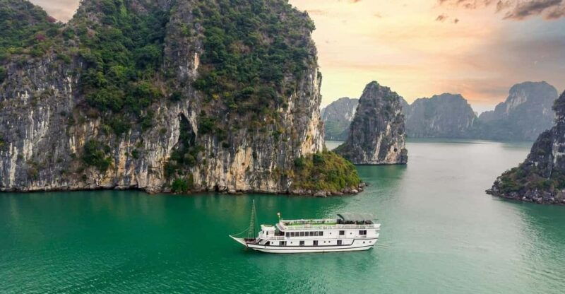from-hanoi-2-day-ha-long-bay-boat-tour