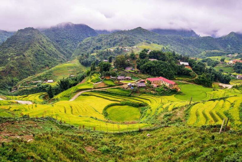 from-hanoi-2-day-sapa-trek-tour-luxury-limousine-transfer