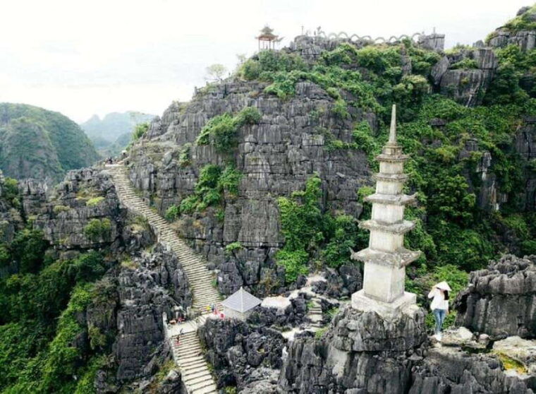 from-hanoi-bai-dinh-pagoda-and-trang-an-boat-tour