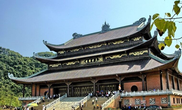 from-hanoi-bai-dinh-pagoda-trang-an-mua-cave-day-trip