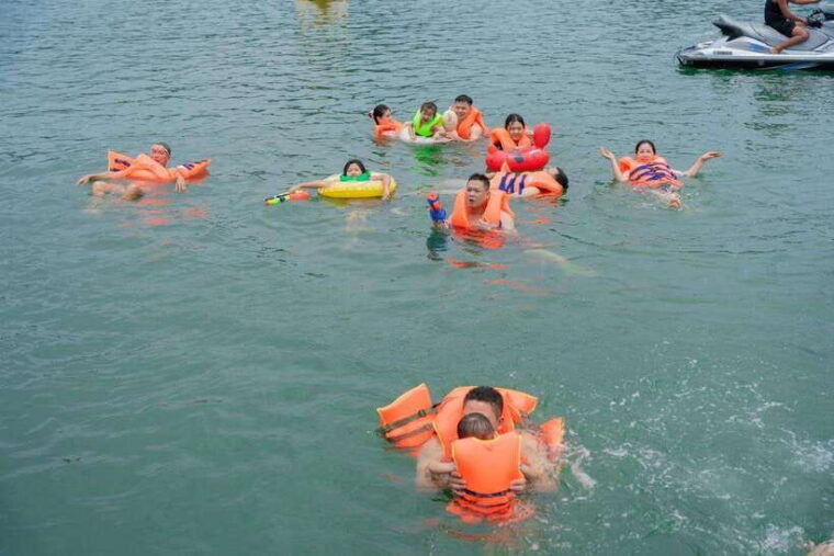 from-hanoi-cat-ba-island-and-lan-ha-bay-day-trip-with-lunch