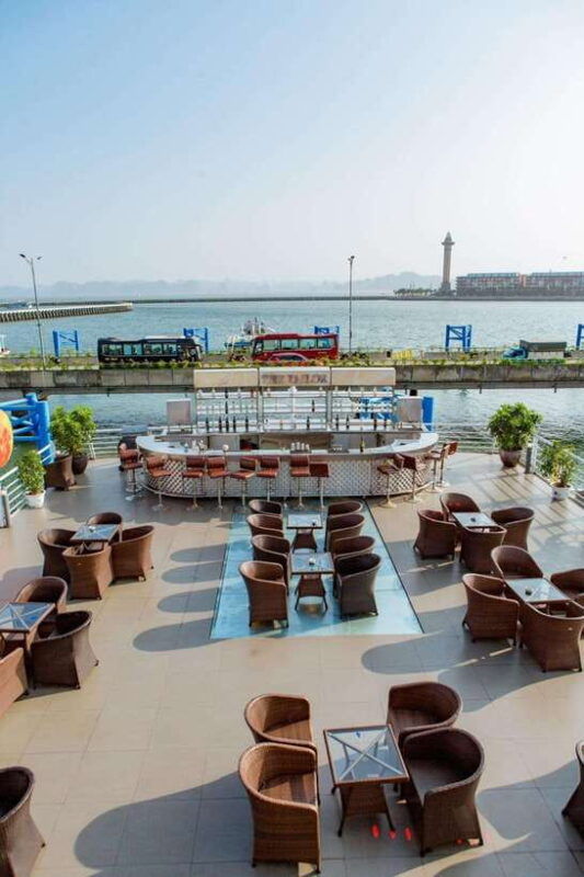 from-hanoi-catamaran-yatch-ha-long-bay-1-day-tour