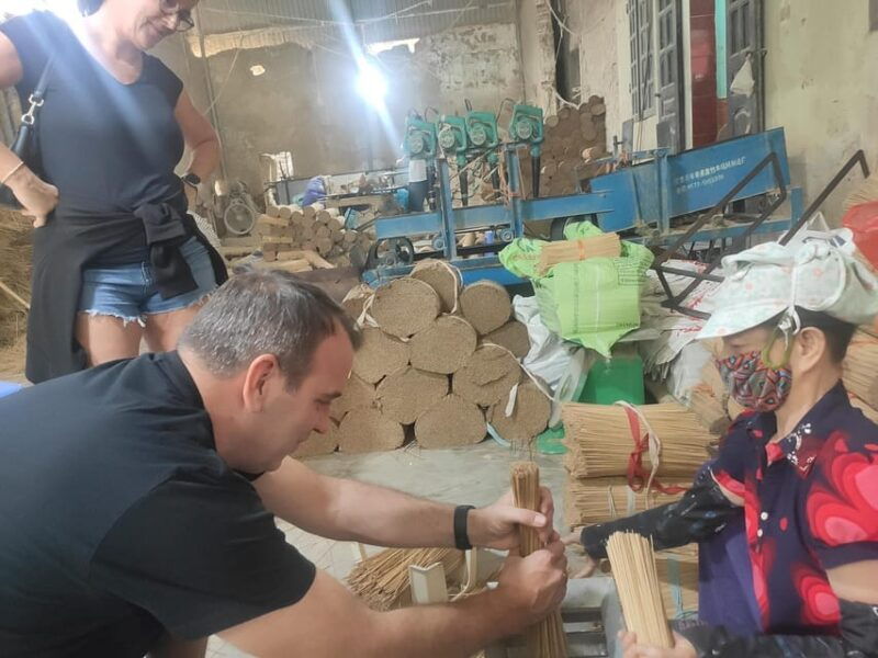 from-hanoi-day-trip-to-3-traditional-handicraft-villages