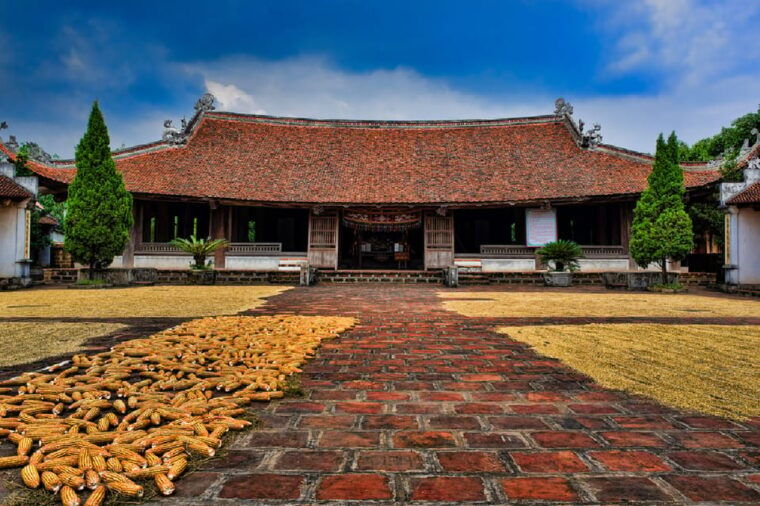 from-hanoi-duong-lam-ancient-village-day-tour-with-lunch