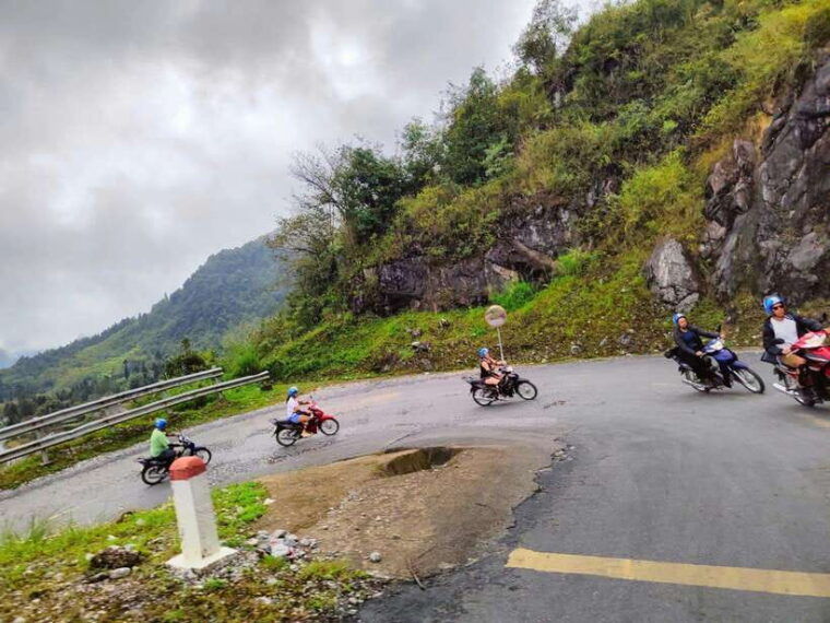 from-hanoi-ha-giang-3-day-group-motorcycle-tour
