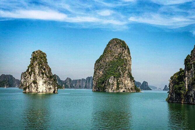 From Hanoi: Ha Long Bay Luxury Cruise Day Tour with Jacuzzi - Exploring the Ha Long Bay Luxury Cruise Day Tour with Jacuzzi