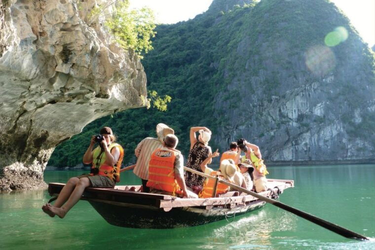 from-hanoi-halong-day-trip-route-2-6hours-small-group