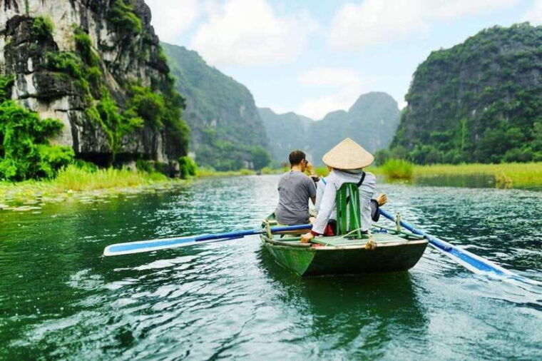 from-hanoi-hoa-lu-and-trang-an-day-tour
