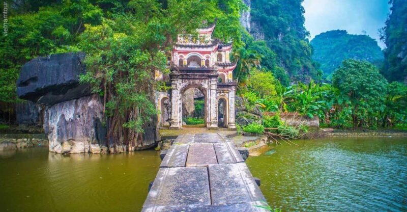 From Hanoi: Hoa Lu / Bai Dinh & Bich Dong & Thung Nham - Transport and Group Dynamics