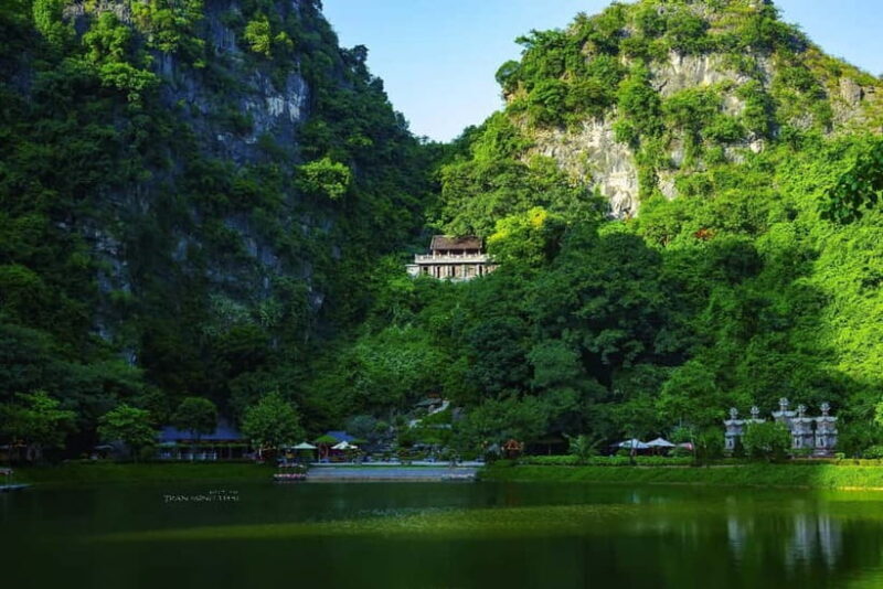 From Hanoi: Hoa Lu, Tam Coc/Trang An, Mua Cave Day Trip - FAQ