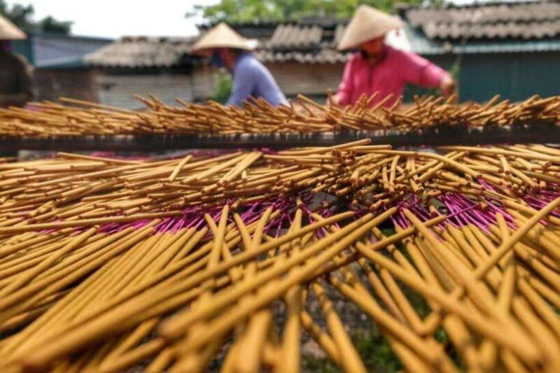 from-hanoi-incense-village-and-hat-making-village-half-day