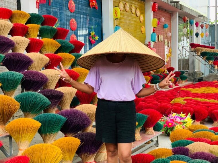 from-hanoi-incense-village-conical-hat-and-hathai-art-tour