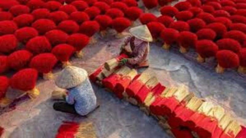 from-hanoi-incense-village-hat-making-lacquer-art