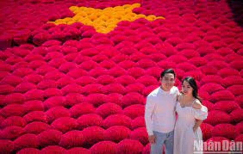 from-hanoi-incense-village-hat-making-lacquer-art