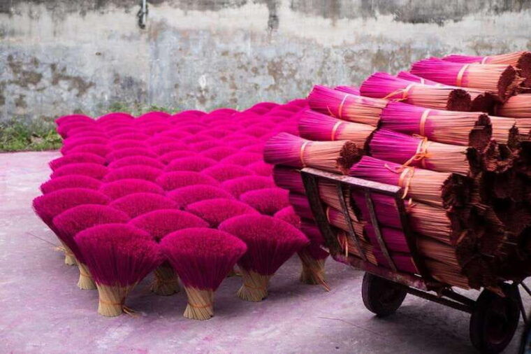 from-hanoi-incense-village-hat-making-village-tour