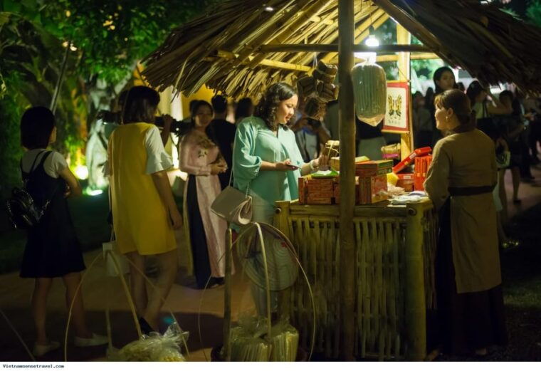 from-hanoi-multi-day-bike-tour-to-duong-lam-tonkin-show