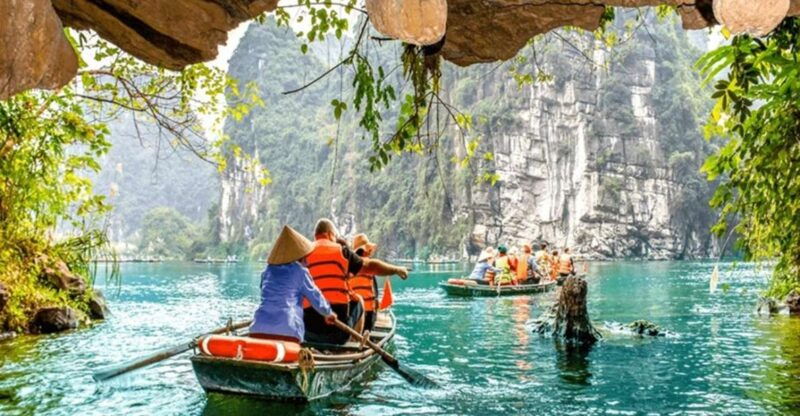 from-hanoi-ninh-binh-hoa-lu-trang-an-mua-cave-day-tour