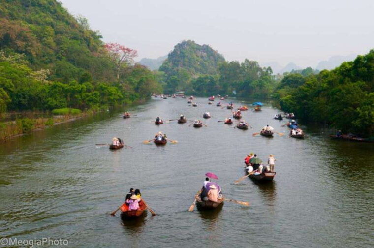 from-hanoi-perfume-pagoda-and-incense-village-private-tour