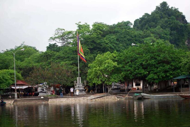 from-hanoi-perfume-pagoda-day-trip-with-boat-ride-2