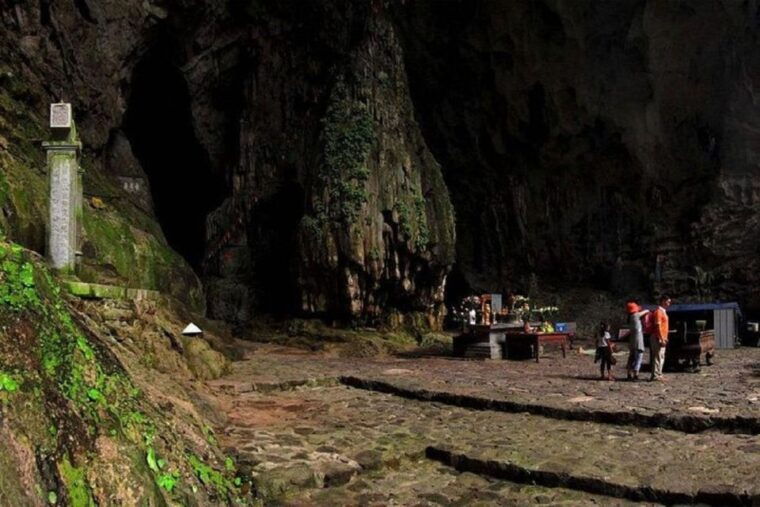 from-hanoi-perfume-pagoda-tour-and-yen-stream-boat-ride
