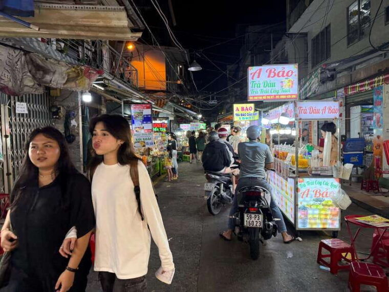 from-hanoi-private-street-food-tour-with-local-students
