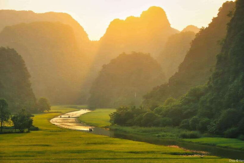 from-hanoi-private-tour-bai-dinh-trang-an-and-mua-cave