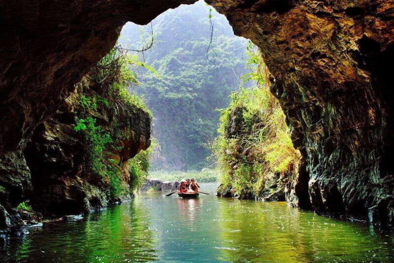 from-hanoi-trang-an-hoa-lu-mua-cave-1-day-tour