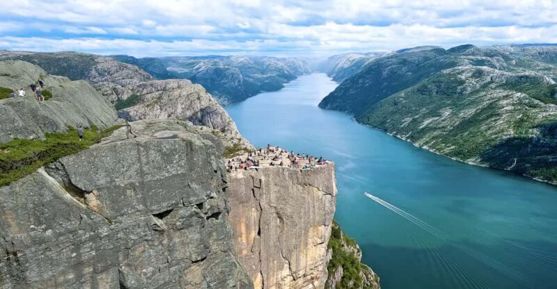 From Haugsund: Preikestolen (Pulpit Rock) Guided Day Trip - A Detailed Look at the Experience