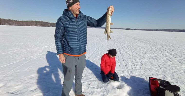 from-helsinki-bodom-lake-ice-fishing-with-food-drinks