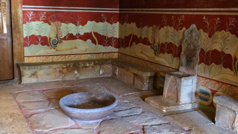 from-heraklion-historical-center-city-tour-knossos-palace