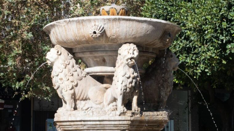 from-heraklion-historical-center-city-tour-knossos-palace