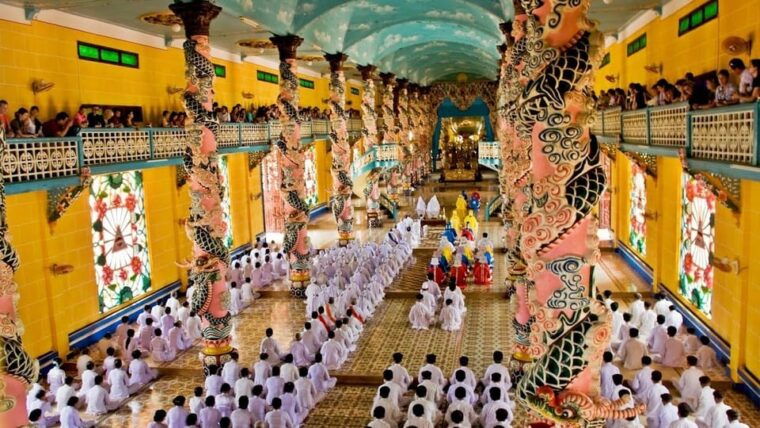 from-ho-chi-minh-to-cu-chi-tunnel-and-cao-dai-temple-1-day