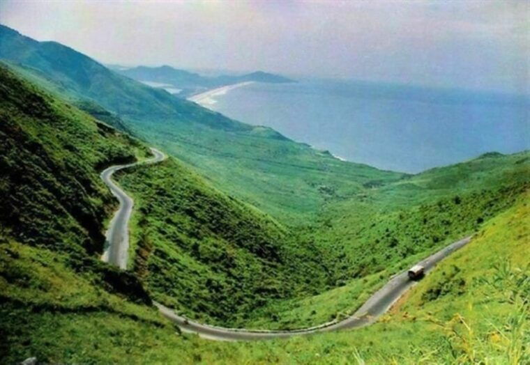 from-hue-bus-transfer-to-hoi-an-with-sightseeing-stops