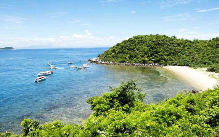 from-hue-cham-island-boat-trip-full-day