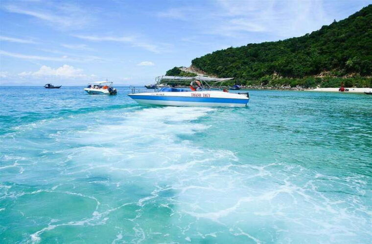 from-hue-cham-island-boat-trip-full-day