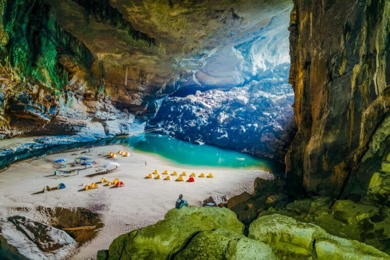 from-hue-one-day-explore-paradise-cave