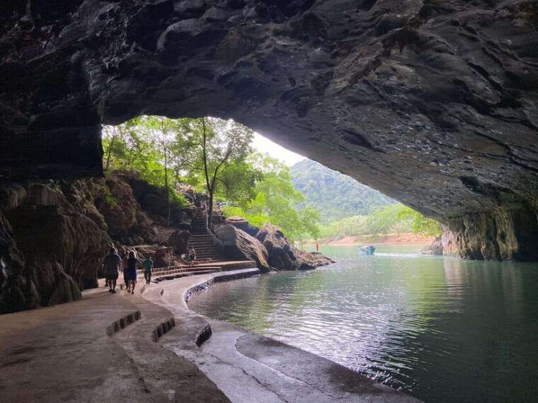 from-hue-phong-nha-cave-and-la-vang-holy-land-day-trip