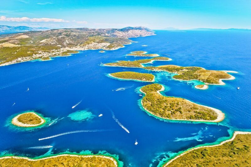 from-hvar-blue-and-green-cave-day-tour