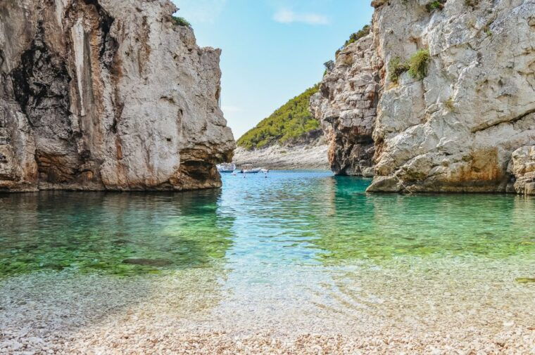 from-hvar-blue-and-green-cave-day-tour