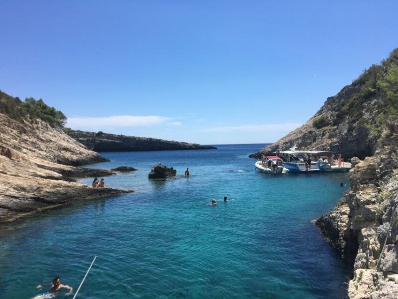 from-hvar-blue-cave-green-cave-5-islands-speedboat-tour