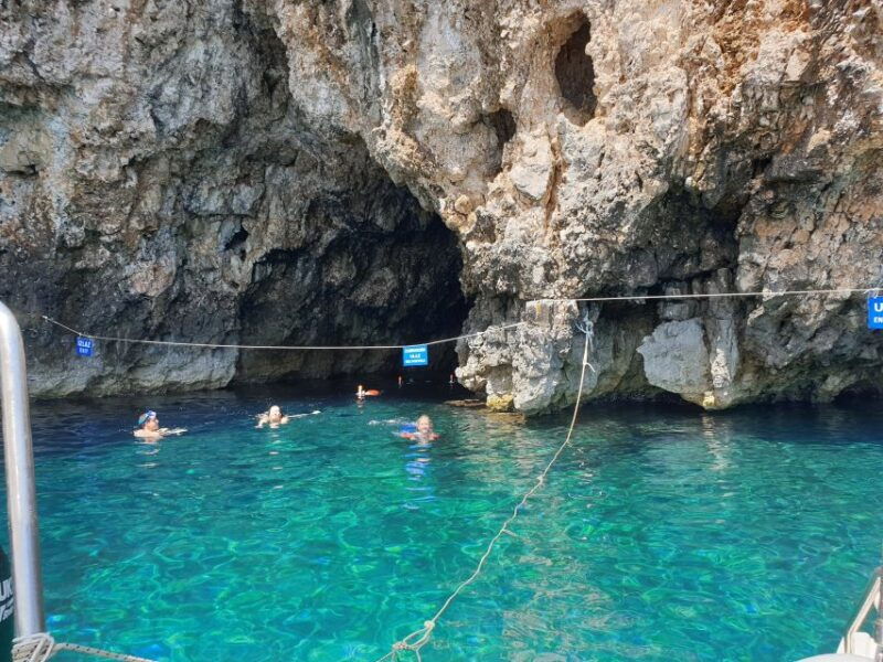 from-hvar-blue-cave-green-cave-5-islands-speedboat-tour
