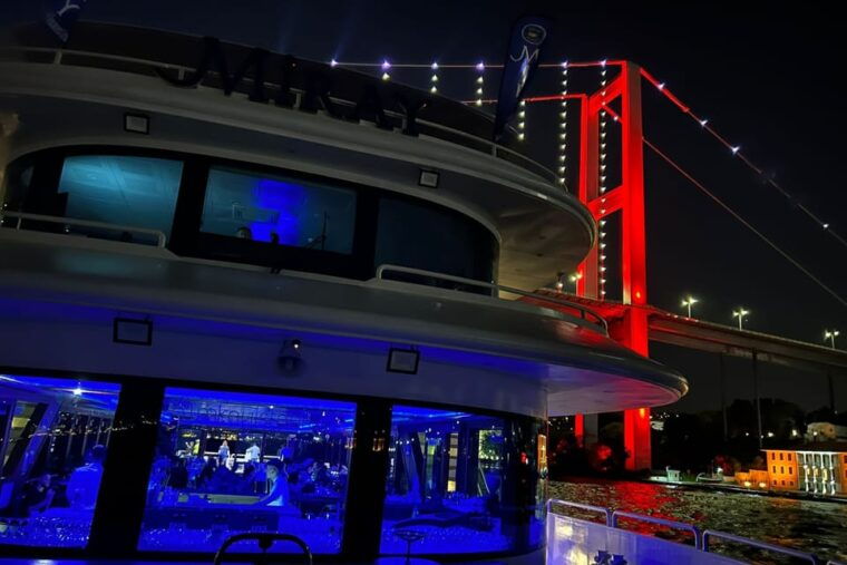 from-istanbul-bosphorus-dinner-cruise-tavern-world-show