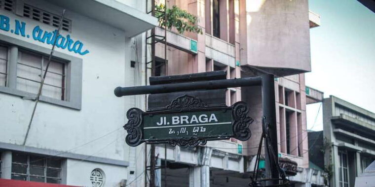 from-jakarta-highlights-of-java-guided-eight-day-tour