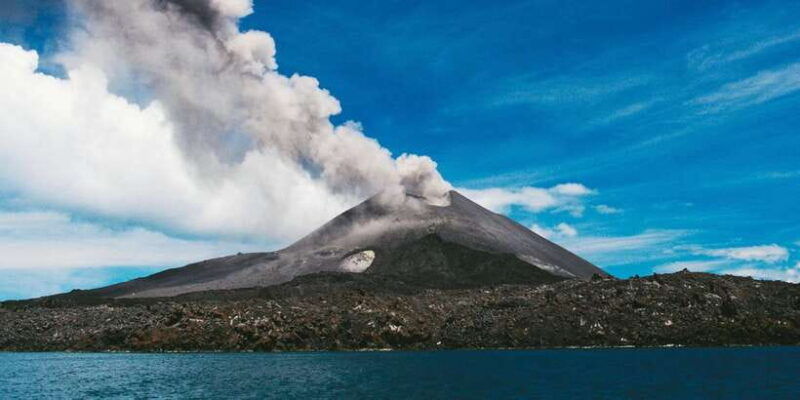 from-jakarta-mount-krakatoa-guided-tour