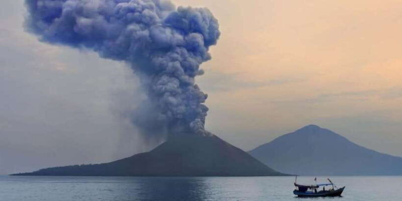 from-jakarta-mount-krakatoa-guided-tour