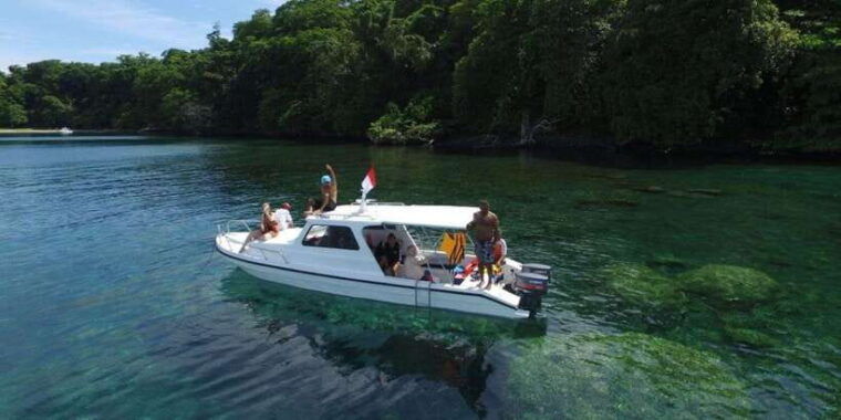 from-jakarta-mount-krakatoa-guided-tour