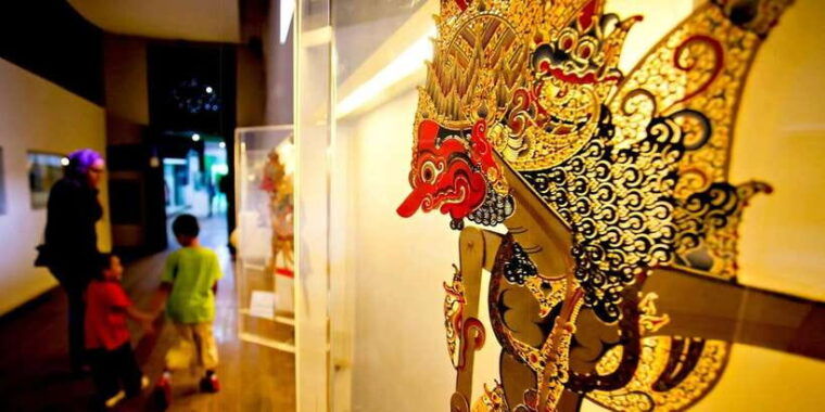 from-jakarta-port-cultural-and-historical-city-tour