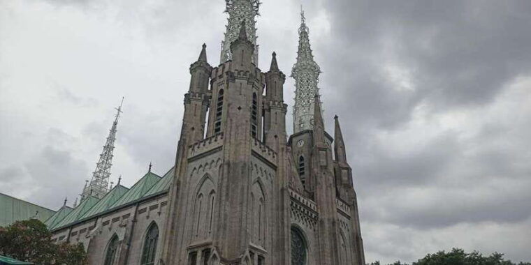 from-jakarta-port-cultural-and-historical-city-tour